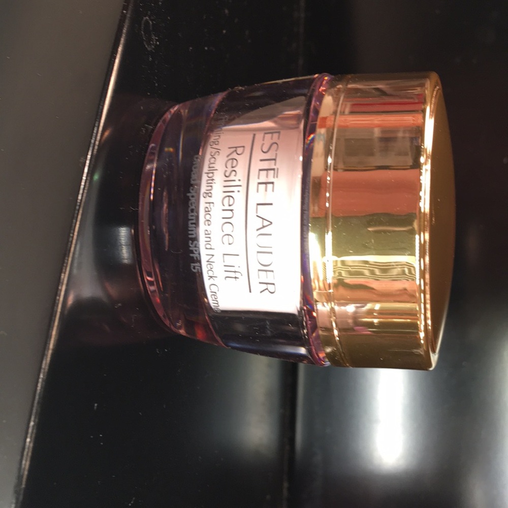Estée Lauder Resilience Lift!! - Picture 3 of 3